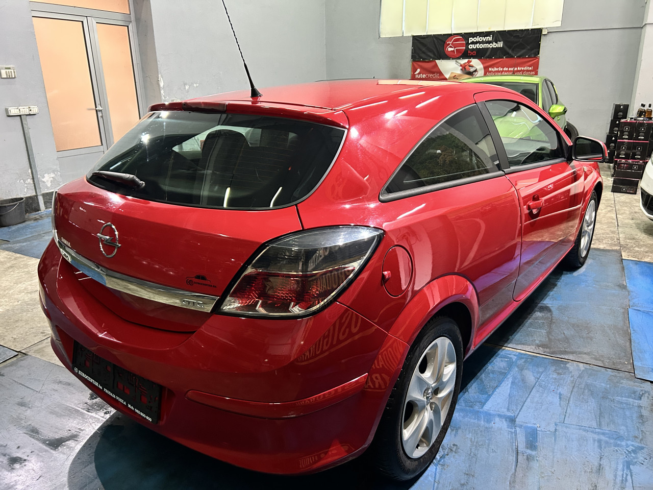 OPEL ASTRA GTC 1.6i, 2012 GODINA, KLIMA,TEMPOMAT