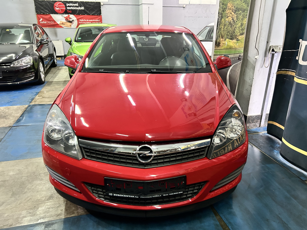 OPEL ASTRA GTC 1.6i, 2012 GODINA, KLIMA,TEMPOMAT