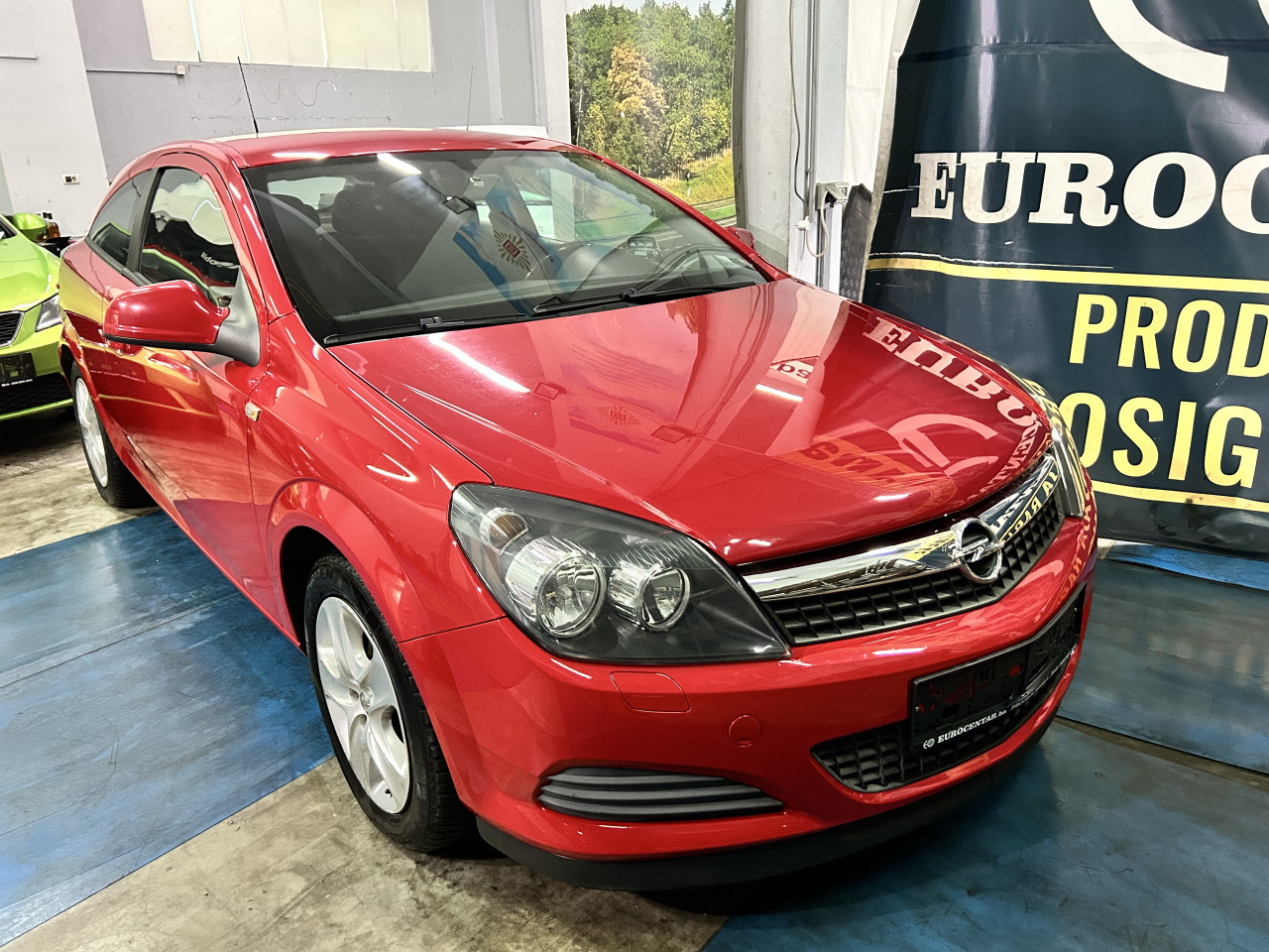 OPEL ASTRA GTC 1.6i, 2012 GODINA, KLIMA,TEMPOMAT